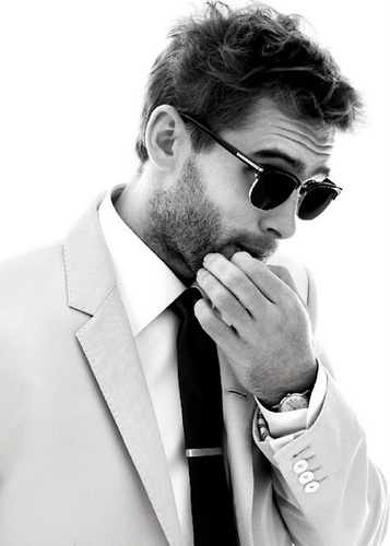 MonsieurFeuilly's profile picture. Silent, but deadly. Cunning, sly and manipulative. Hitting on a certain Volturi Guard Miss Jane. Hopefully she will finally understand ;) {RP}