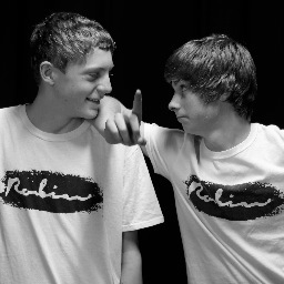 robinclothing's profile picture. 