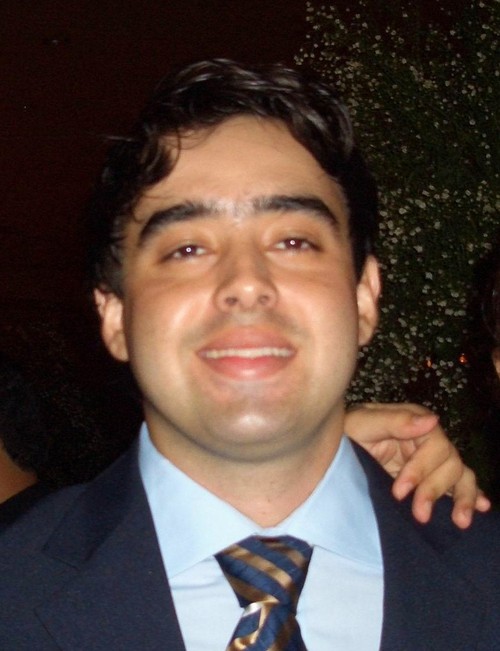Médico formado pela Universidade Federal de Goiás.