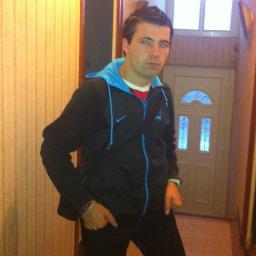 je suis gay celibatére ouvert a toute proposition sans tabout je profite de ma life bisous a tout les beau gosse et les wesh gay vive les sneker et uro a fond