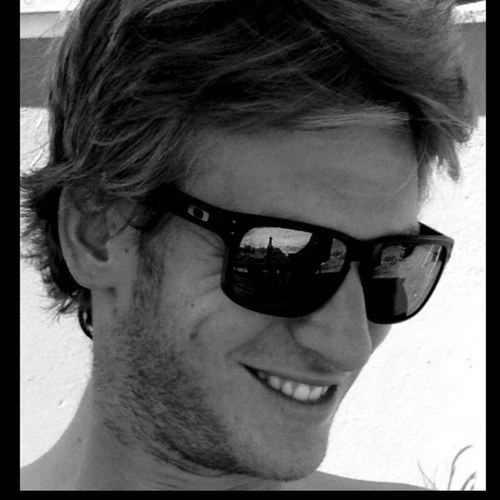 Jugador profesional de padel y estudiante de fisioterapia