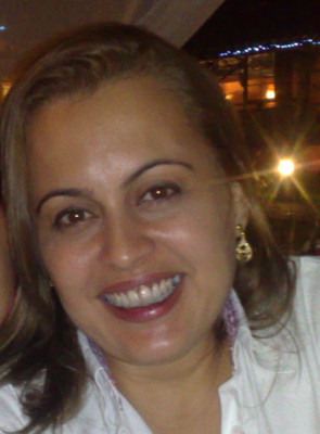 Amo viajar, boa amiga e mãe.