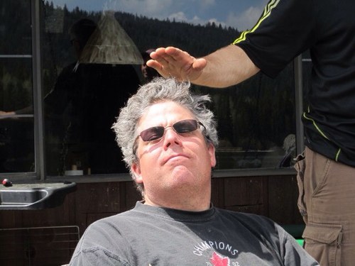 Sales manager at 93.7 JR FM and 102.7 The Peak. Love radio, music, hockey, beer and mountain biking. And my wife and kids