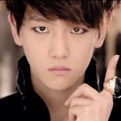สวัสดีฮะผมแบคฮยอน บอทใหม่จากวง EXO ผมล่ะร้องเพลงเพราะด้วย แถมหน้าตาดี ลีลาเด็ด(?)-/- ผมรักทุกคนนะครับบบบ *โปรยจูบ* เป็นบอทใหม่ของบ้าน #Monke ตั้งแต่ 4/3/13