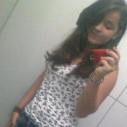 - Lara sua xinin de véa , eu te amo amo muito feiosa , pode contar comigo p. tudo ^-^, Eu não quero perder sua amizade por nada vadia , @gabyoliveir_a aqui (: