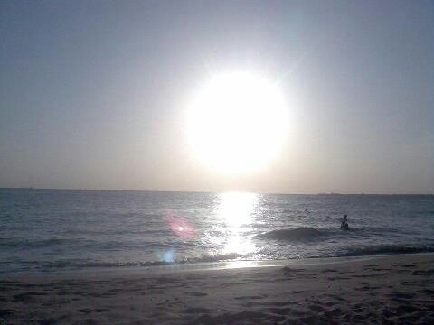Vive el momento, que ya llegará mañana. Busca los buenos momentos, que los malos vienen solos.