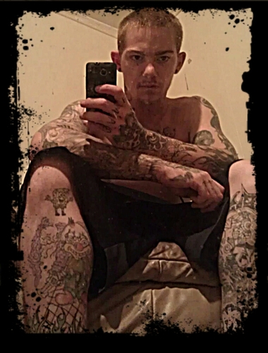 holla at me if u want some fresh tattoos....best prices around wit shop quality work just hmu