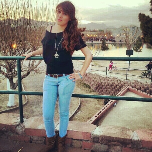 .... Instagram: Vanne_Padilla
