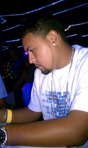 Dj. And producer __ mienbro de alquaedas (504) mobimiento mundial music for life.. http://t.co/7N8US3oHpH
