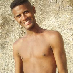 Luis Claudio pode chamar de Giganty, 20 anos , Flamenguista ♥ , de Cancer , curto FUNK & RAP & Pagodes e sou Solteiro.! ha' ;) Me Segue aii vaii.! ;)