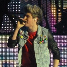 hey!! I'm Sara and I''m obsessed with ONE DIRECTION!:D
Please follow me!