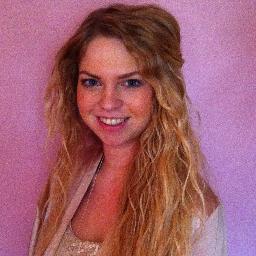 Derdejaars Bedrijfscommunicatie & Digitale Media en Premaster Marketing Management @Tilburg University / Loves make-up and coffee