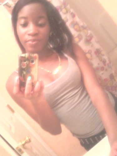 Sinqlee Lifee ! Enjoyinqq Iht Tuu ! Im qood ; Follow Mehh !