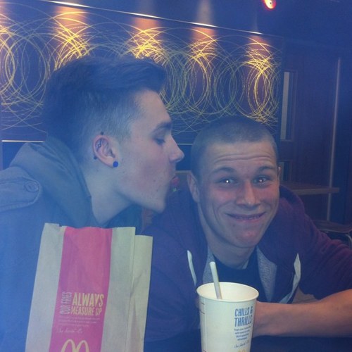 lanbury's profile picture. 