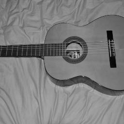 aime faire la fête entre amis  et à la joie de vivre !! 
faire de la guitare au coin du feu,
j'aime follow me & je te follow back =)