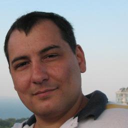 32 года, не женат, детей нет.