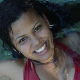 eu sou muito sorridente!!! Porém feliz, amo quem me ama e quem me odeia mando BEIJOSSSS... Eu sou sempre EU!!!!