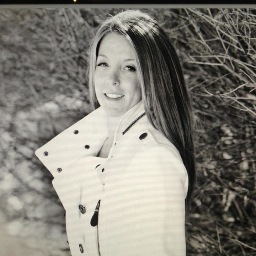 Publicist/tastemaker. Travel, style, really good food & yoga.