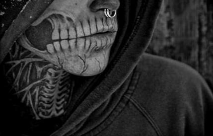 'Soñar es el mejor placebo para esta mierda de vida'. Música al máximo para evadirme del mundo. Buscando esa parte de mi que una vez te llevaste. A7X foREVer
