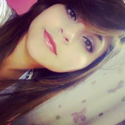 Soltos sorrisos sem preocupação, sem medo do futuro. Luto, acredito, vivo, porque confiando em Deus pra tudo existe uma solução.