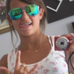 Tainah , 13 anos , amo jogar futebol ( atack & gol ) 15/6 , sou santista , santos-sp , 1,55alt. , ... apelido: Arroiziinho haha'