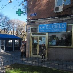 Bar de Cañas y Tapas situado en el centro de Madrid concretamente el Barrio del Pilar con precios bastante económicos. Ven a conocernos!!!