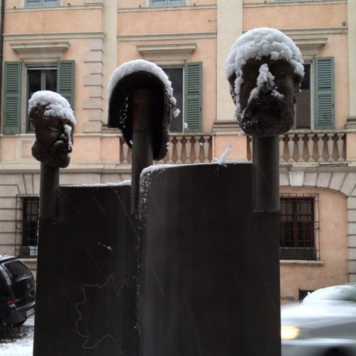 Mantovaocara's profile picture. Mantova o cara è un bollettino di cazzarolate.  Ci trovi anche su Facebook. Se ti piace Mantova ma senti che c'è qualcosa che non torna, sei dei nostri