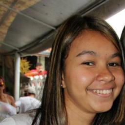 sou uma menina mulher aprendi que sonhar não é o bastante, porém devo lutar pra conquistar meus sonhos =) !!!