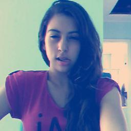 Bαstou αkele seu olhαr. seu αbrαço e seu beijo e me αpαixonαr por vC..