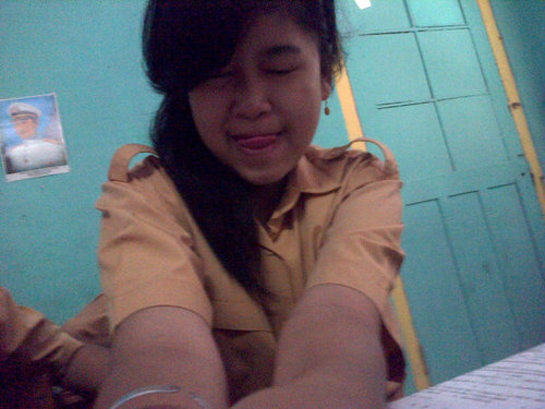 My full name is silfana yunita ,but you can call me is silfana (nia)