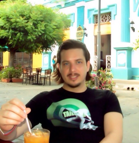 Ciudadano común de ninguna corriente política con la fe de ver mi Honduras ser la nación próspera para el bienestar de toda su gente… FUERA CORRUPCIÓN.