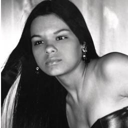 21 anos, nono período de engenharia civil e ambiental. Fã de Guns N' Roses, Ana Carolina e Legião Urbana. Mineira de Governador Valadares.