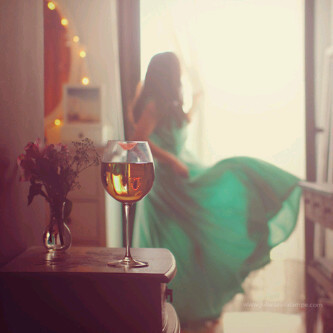 االعشق لايقتضِى القرب فَ ھآ اَنا اﻋشق ذلگ البعيد گل ثانيہ ة ♡♡
