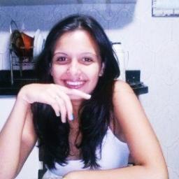 Eu sou uma pessoa confusa, eu me confundo com as coisas, eu me confundo com a vida eu me confundo comigo mesma e meus próprios pensamentos.
