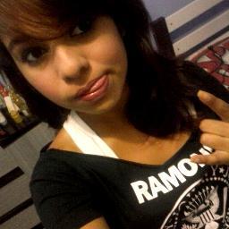 Tenho 17anos,Leonina, danço free step New Member da PERFECT GIRL  (ultimamente tem dado certo). quer sabe maiis? ;) seguii ae.