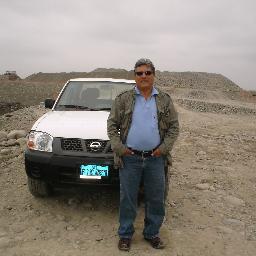 Ing Civil especialista en puentes,cantor guitarrista,interesado en  la realidad nacional