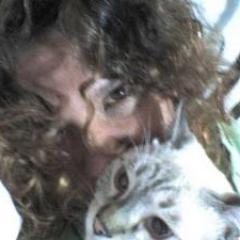 ...Guionista de TV.Escribo telenovelas, sitcom, sketchs y lenguajes de programación de cuarto nivel.... Solo me preocupa que el universo se está expandiendo....