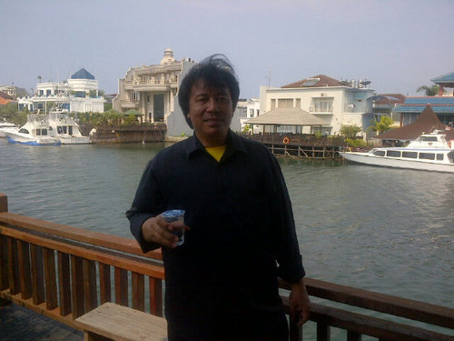 musician, Reporter, bussinesman. bakso