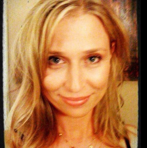 shireenburgan's profile picture. just be nice.