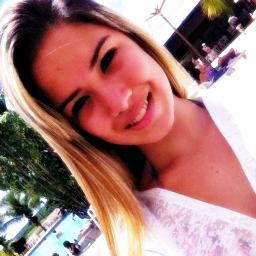 Sou capricorniana, corinthiana, chata, meiga, boba, mimada,sincera, teimosa, ciumenta, carinhosa ... Eu sou tudo, menos perfeita.