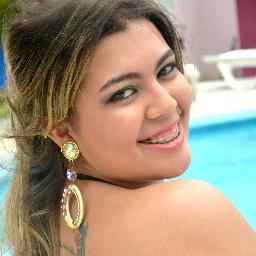Amo minha família, amigos, e os Animais. Sou simples, sincera e sonhadora. Adoro música, ler, dançar, amar e VIVER!