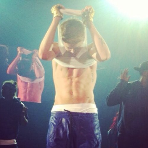 17♥#Belieber♥ 2/3/13 best day of my life! Follow me i'll follow back just ask :) Instagram: lucymorton3 :)