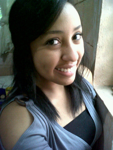 Soy una persona buena onda, amigable y directa :D! ..otro rollo pss xD! y completa lol.