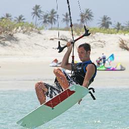 Senior web designer for http://t.co/NyJxXEvle6, Kitesurf addict, IKO instructor and ocean lover. Martial artist and wanna be adventurer living in Brighton