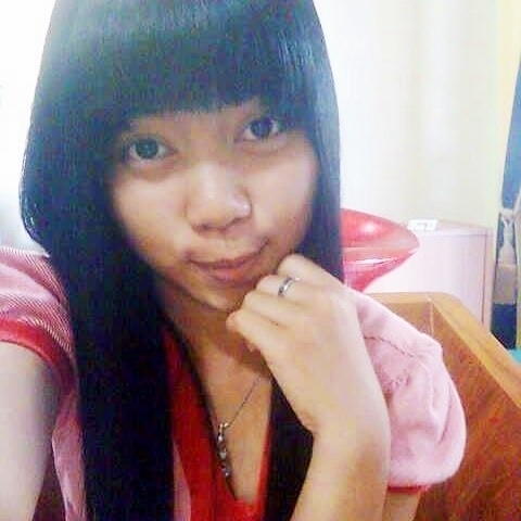 I'm a simple girl, living life with ease. and hoping to find a soul mate who can accept my simplicity.