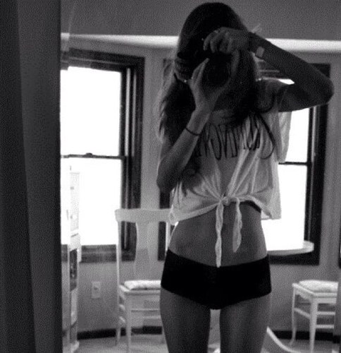 18 | Anxiety | Self Harm | I'm tired of this emptiness | Avi is not me | I'm here for you. I listen. I care.