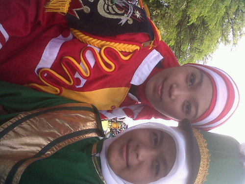 My name is amhell, i'am muslim, i like menyanyii, lovee the six .. Foollback? No follow no follback ;)