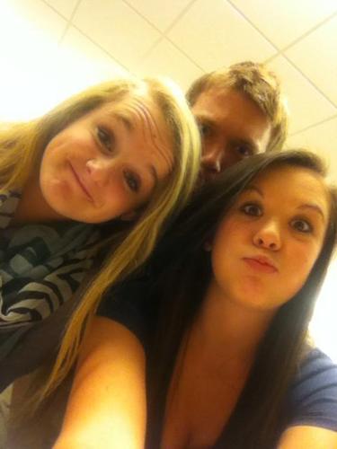 Aloraaah's profile picture. I'm adventurous but awkward. All you need is courage. 2.9.13 #Sophomore #iRun