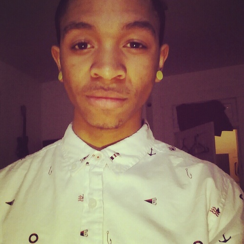 my other twitter fucked up -_- @SVPXRRMVN  ...follow me tho =]