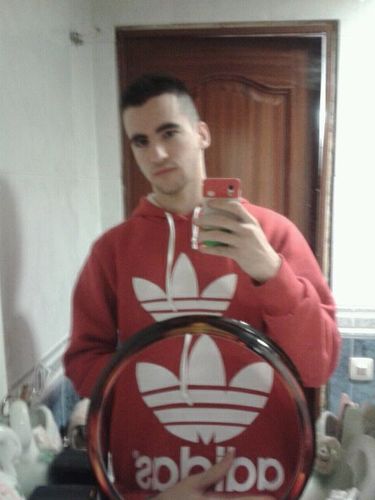 20, amigo de mis amigos. Me gusta disfrutar de mis hobby's y de mi pareja. Email: saborit6@hotmail.com